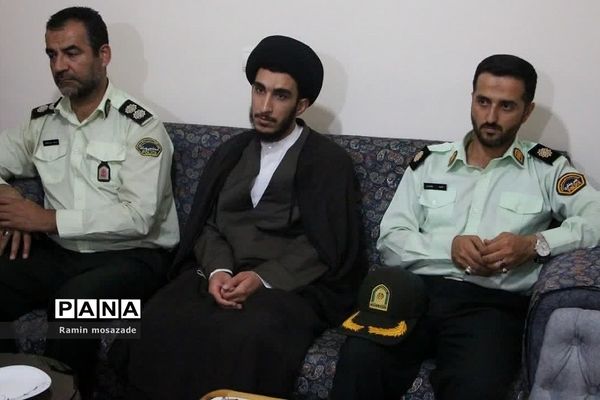 دیدار و تجلیل امام‌جمعه رودهن از کارکنان و خانواده شهدای نیروی انتظامی رودهن