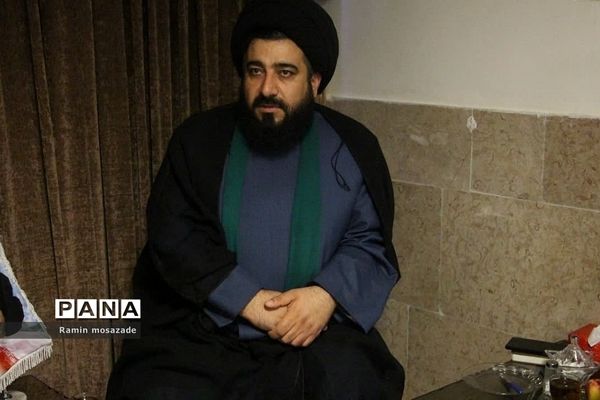 دیدار و تجلیل امام‌جمعه رودهن از کارکنان و خانواده شهدای نیروی انتظامی رودهن