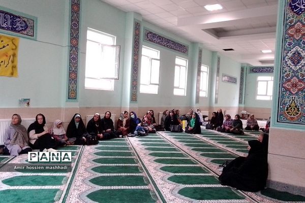 برگزاری جلسه انجمن اولیا و مربیان در دبیرستان ابن‌سینا رودهن