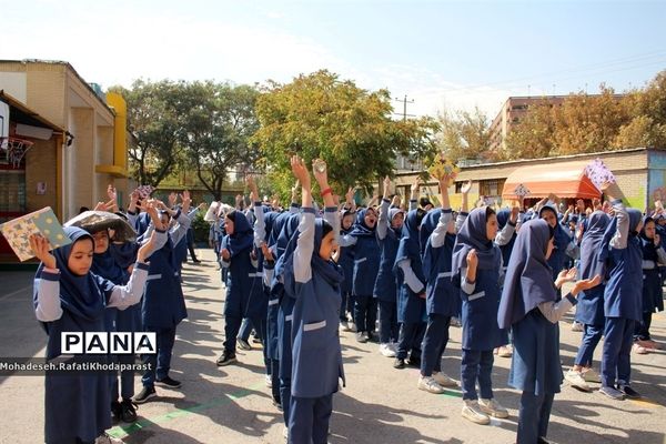 برگزاری جشن عاطفه‌ها در دبستان دوره دوم ۲۲ بهمن