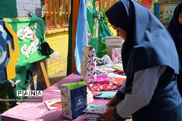 برگزاری جشن عاطفه‌ها در دبستان دوره دوم ۲۲ بهمن