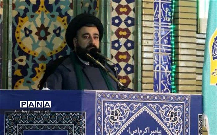 ارمغان نیروهای نظامی و انتظامی  به کشور، امنیت و آرامش برای تحقق کلیه اهداف است