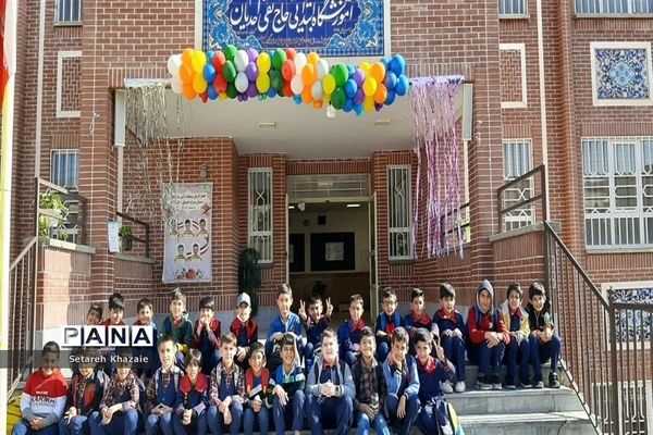 مراسم روزجهانی کودک در دبستان پسرانه حاج تقی احدیان