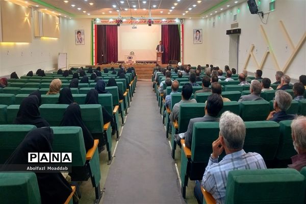 اولین جلسه انجمن اولیا و مربیان دبیرستان نمونه آیت الله خامنه‌ای کاشمر