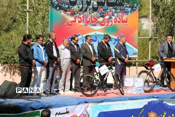 برگزاری همایش بزرگ پیاده‌روی خانوادگی در شهرستان‌فیروزکوه