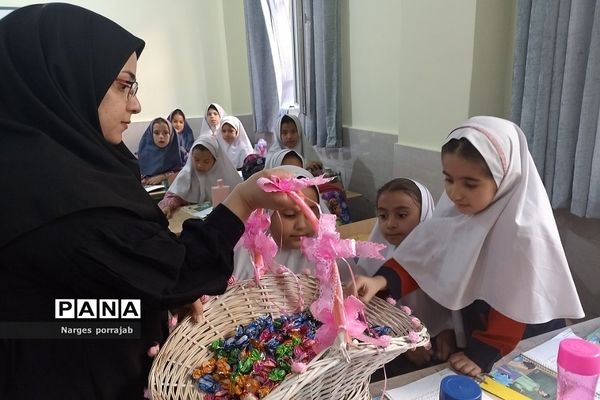 جشن روز جهانی کودک در دبستان امام‌رضا(ع)‌ رودهن