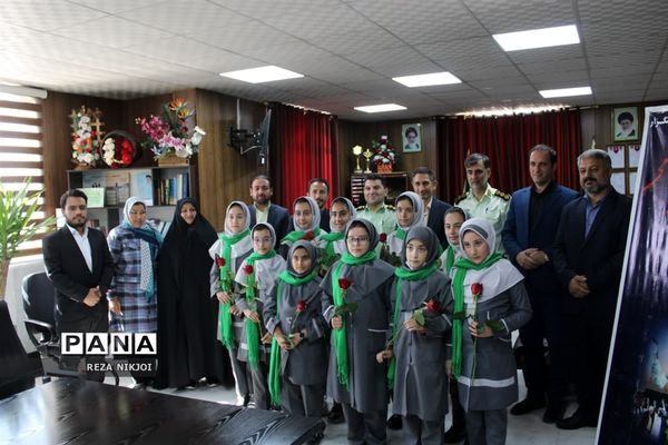 دیدار دانش‌آموزان با نیروی انتظامی شهرستان‌بهارستان