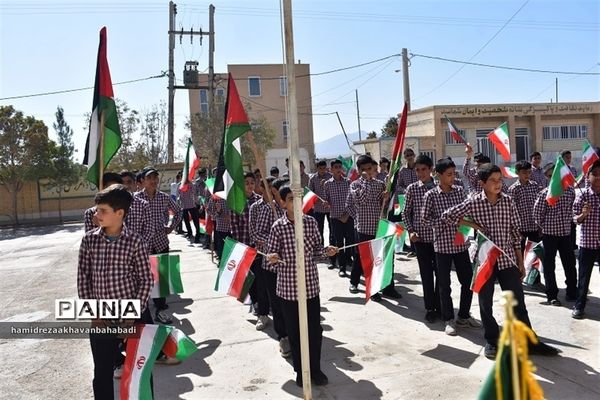 نواختن زنگ همبستگی درمدارس بهاباد