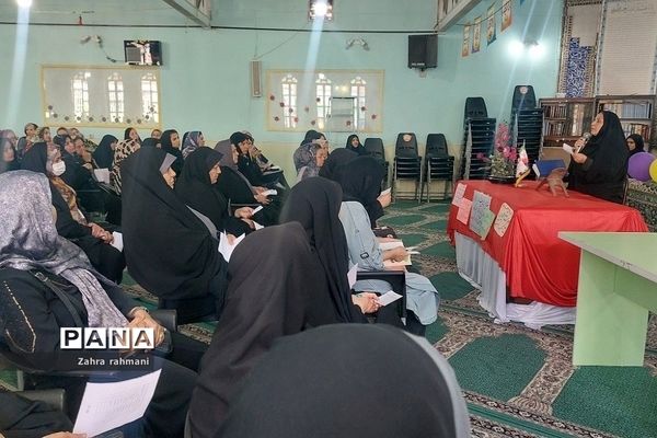جلسه اولیا و مربیان در دبیرستان حجاب ناحیه ‌یک شهرری