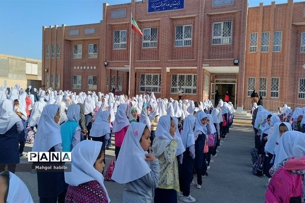 گرامیداشت هفته نیروی انتظامی در دبستان عذرا پورشهریاری