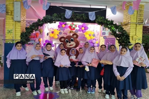 جشن عاطفه‌ها در دبستان دخترانه فرهنگ منطقه ۱۳