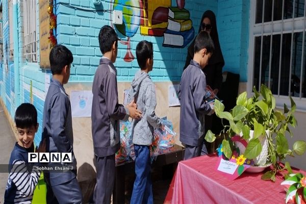 جشن روزجهانی کودک و حمایت از مقاومت فلسطین در دبستان امامت یک