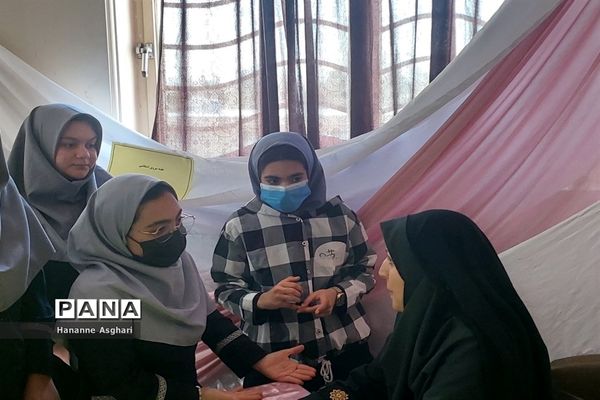 بزرگداشت هفته نیروی انتظامی در دبیرستان حضرت خدیجه