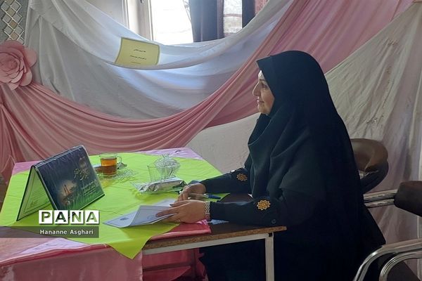 بزرگداشت هفته نیروی انتظامی در دبیرستان حضرت خدیجه