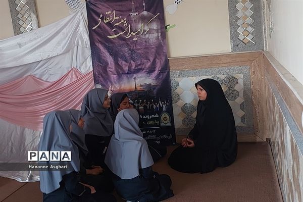بزرگداشت هفته نیروی انتظامی در دبیرستان حضرت خدیجه