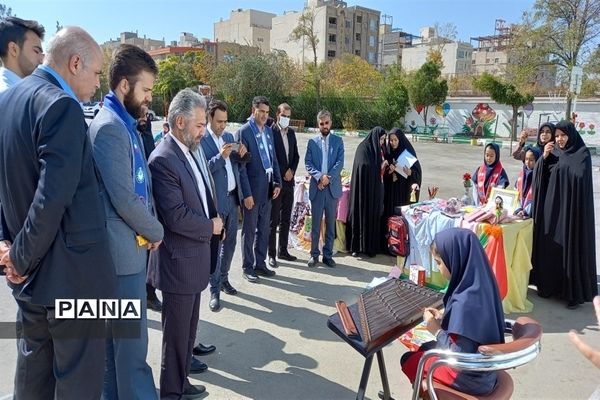 جشن عاطفه‌ها در دبستان پنجم مهر همزمان با روز جهانی کودک