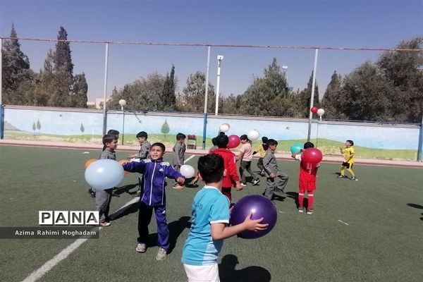 جشن روز جهانی کودک در آموزشگاه پسرانه حافظ یک ناحیه یک