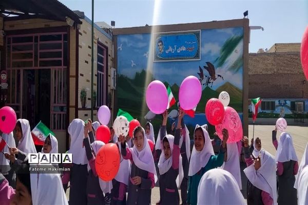 جشن مقاومت در دبستان دخترانه شهید هادی آریایی