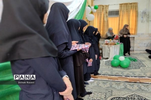 جشن میلاد پیامبر اکرم(ص) و امام جعفر صادق(ع) در دبیرستان شهیده حسنی سعدی