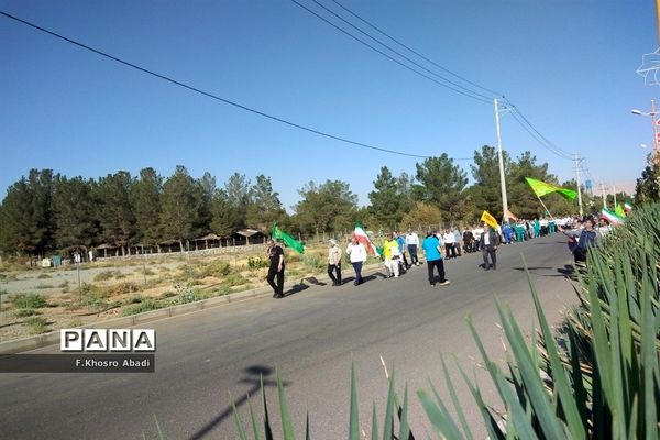 همایش پیاده‌روی خانوادگی بازنشستگان نیروهای مسلح قم