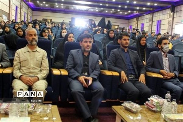 تجلیل از۳۰۰برگزیده مسابقات فرهنگی هنری امیدفردا