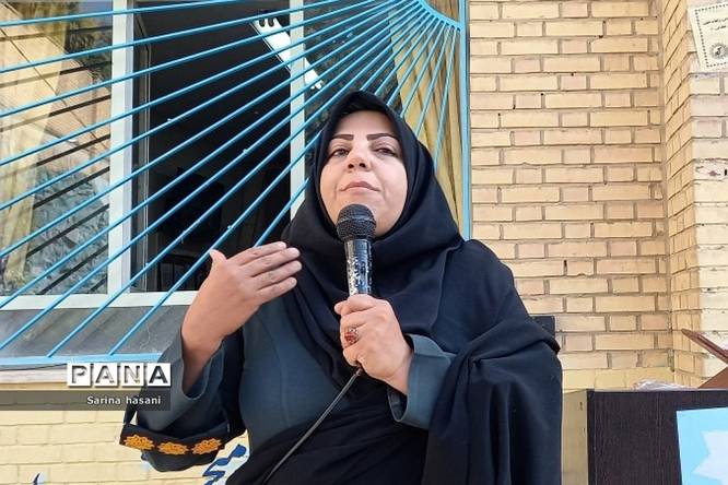 کارگاه آشنایی دانشآموزان دبیرستان آزاده رودهن با آسیبهای اجتماعی
