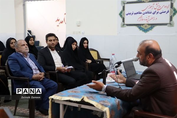 بازدید یک روزه رئیس اداره فرهنگی هنری و کارشناسان اداره کل آموزش و استان یزد از شهرستان مهریز