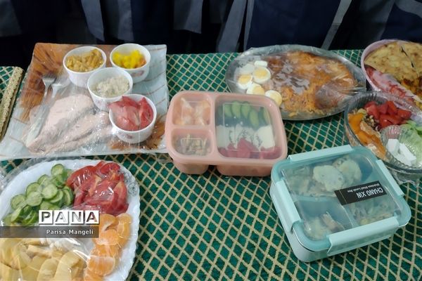 جشنواره صبحانه سالم در دبیرستان متوسطه اول توحید شهرستان خاتم