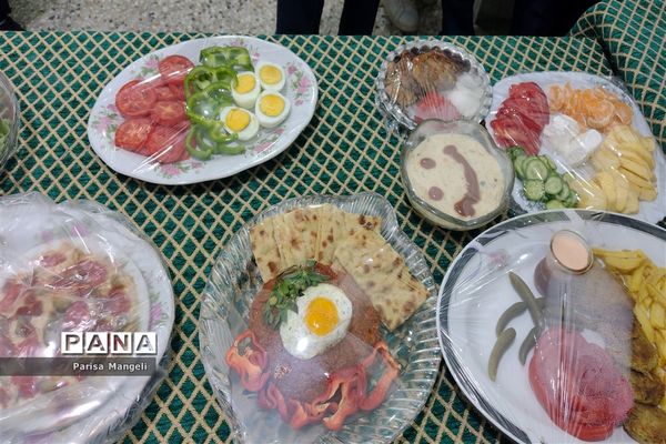 جشنواره صبحانه سالم در دبیرستان متوسطه اول توحید شهرستان خاتم