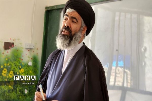 امام جمعه بخش گلستان در آموزشگاه شهید شریعت ناصری