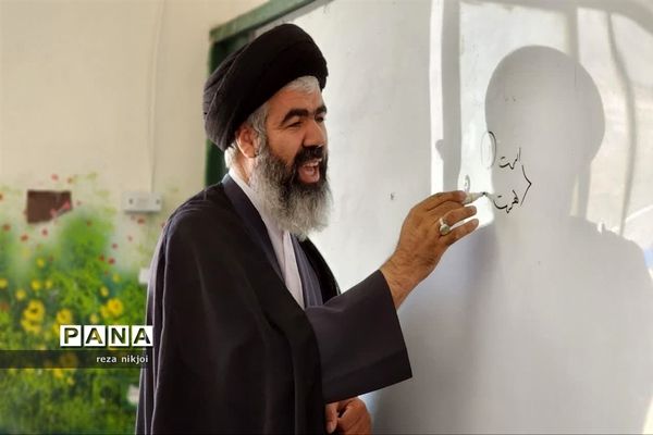 امام جمعه بخش گلستان در آموزشگاه شهید شریعت ناصری