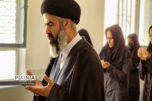 امام جمعه بخش گلستان در آموزشگاه شهید شریعت ناصری