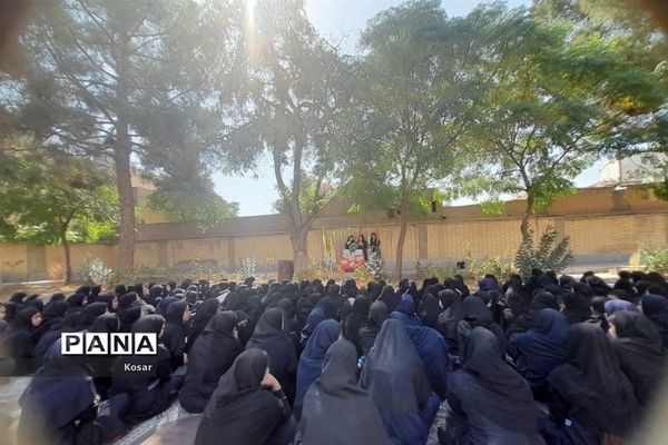 برگزاری ختم صلوات و دعا برای رزمندگان حماس و مقاومت در دبیرستان حضرت زینب کاشمر