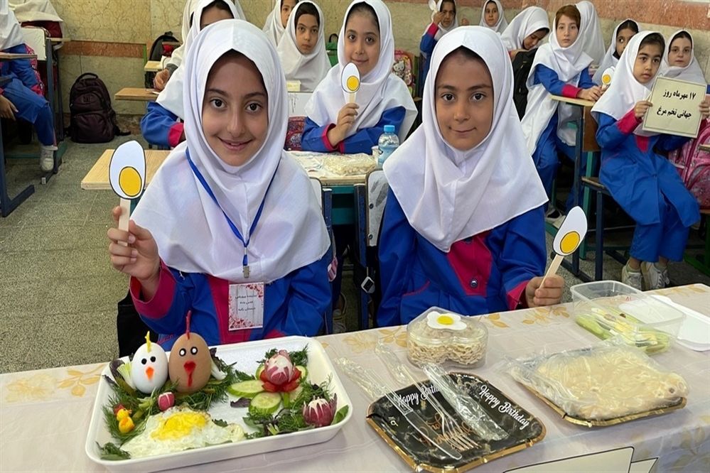 اجرای طرح تغذیه سالم در دبستان زکیه و نگاران ملارد