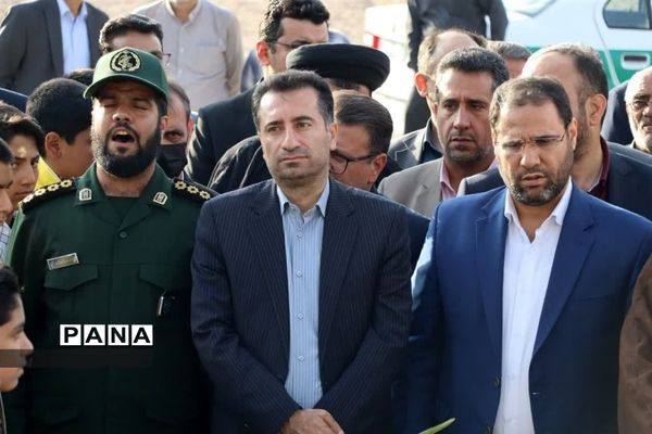 تجدید پیمان وزیر آموزش و پرورش و هیات همراه با شهدا در اقلید