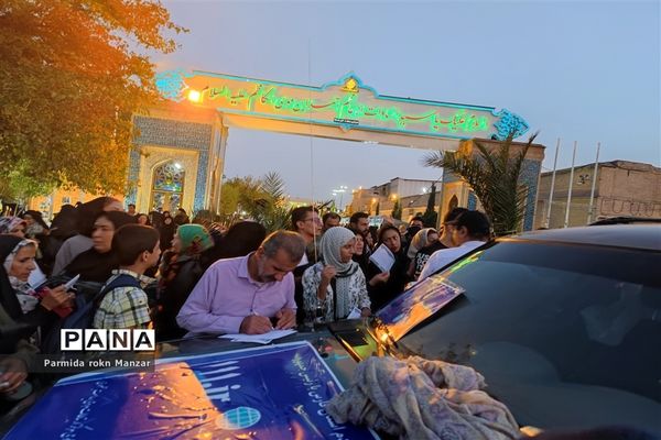 دیدارمردمی رئیس جمهوری با مردم  شیراز