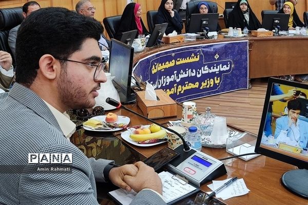 نشست صمیمانه نمایندگان دانش‌آموزان استان فارس با وزیر آموزش و پرورش