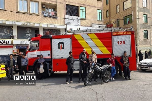 راهپیمایی پرشور دانش‌آموزان و فرهنگیان شهرستان ملارد در حمایت از مردم فلسطین