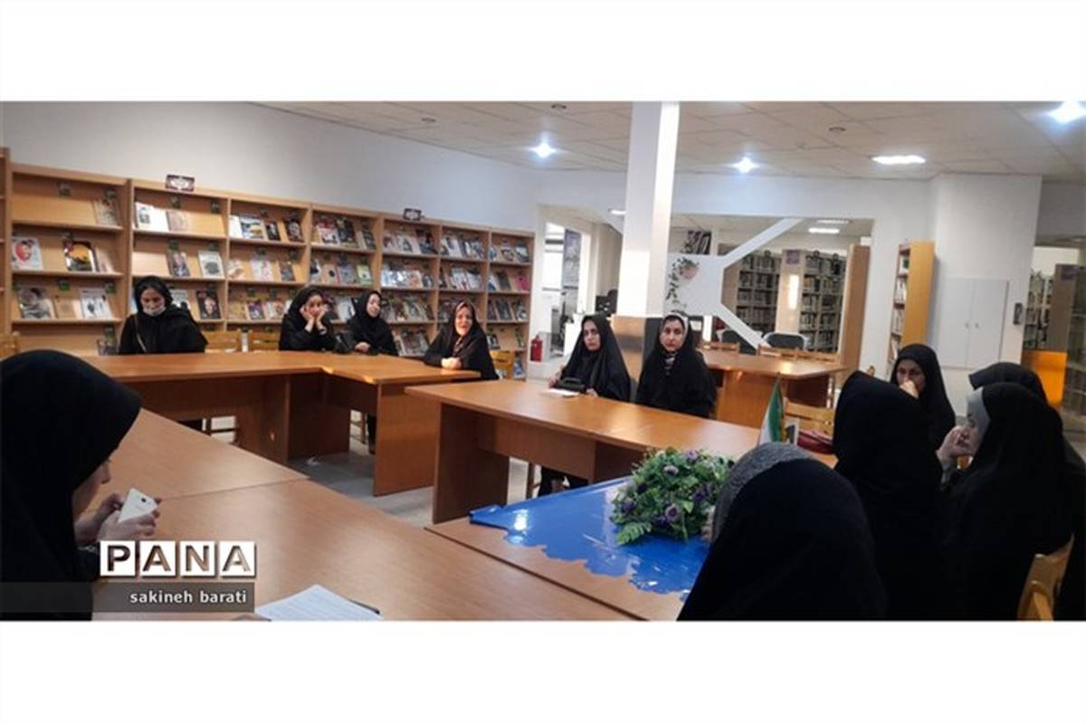 نشست کتابخوانی با موضوع کتاب‌های تقریظ شده رهبری در کتابخانه شهید بهشتی شهرستان مانه وسملقان/فیلم