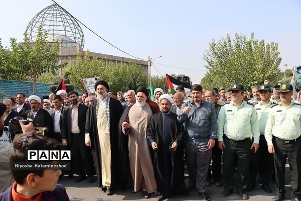 حضور پرشور مردم ناحیه دو بهارستان در راهپیمایی پیروزی مقاومت فلسطین