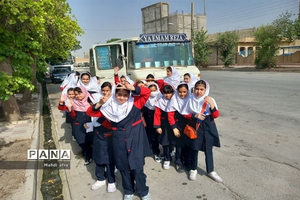 دیدار دانش‌آموزان دبستان حوریای بهشتی با سالمندان سرای آل یاسین بهبهان