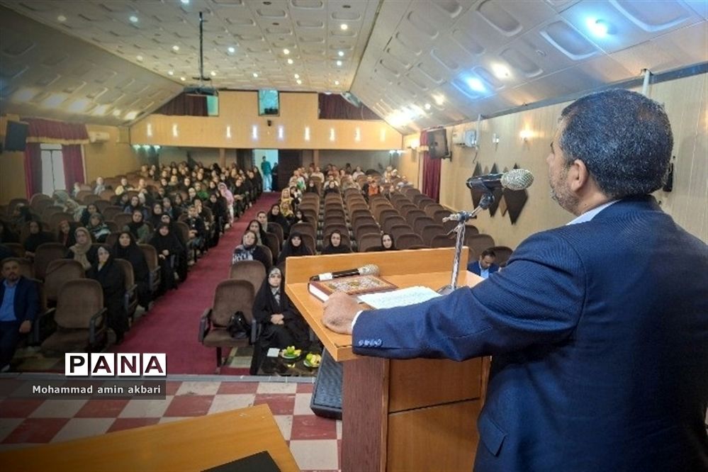 برگزاری جلسه انجمن اولیاء و مربیان در هنرستان امام علی (ع) ناحیه‌یک شهرری