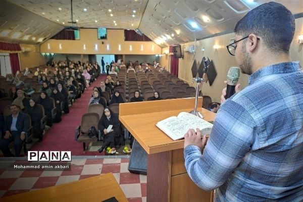 برگزاری جلسه انجمن اولیاء و مربیان در هنرستان امام علی (ع) ناحیه‌یک شهرری