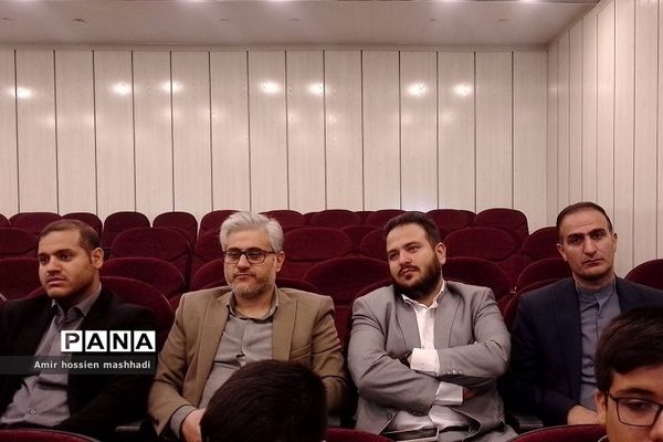 مراسم تقدیر از یاوران دانش‌آموز و فرهنگی نماز جمعه در رودهن