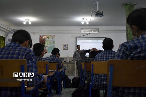 برگزاری کلاس سواد مالی برای  دانش‌آموزان مدرسه امام جعفر صادق(ع)  پردیس