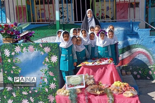 جشن قرآن پایه اول دبستان شهیده بنت‌الهدی شهرستان‌فیروزکوه