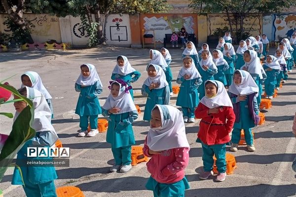 جشن قرآن پایه اول دبستان شهیده بنت‌الهدی شهرستان‌فیروزکوه