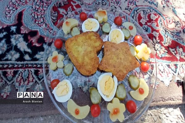 روز صبحانه سالم در دبستان آیت الله نایینی شهرستان نایین