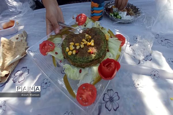 روز صبحانه سالم در دبستان آیت الله نایینی شهرستان نایین