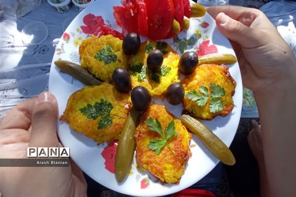 روز صبحانه سالم در دبستان آیت الله نایینی شهرستان نایین
